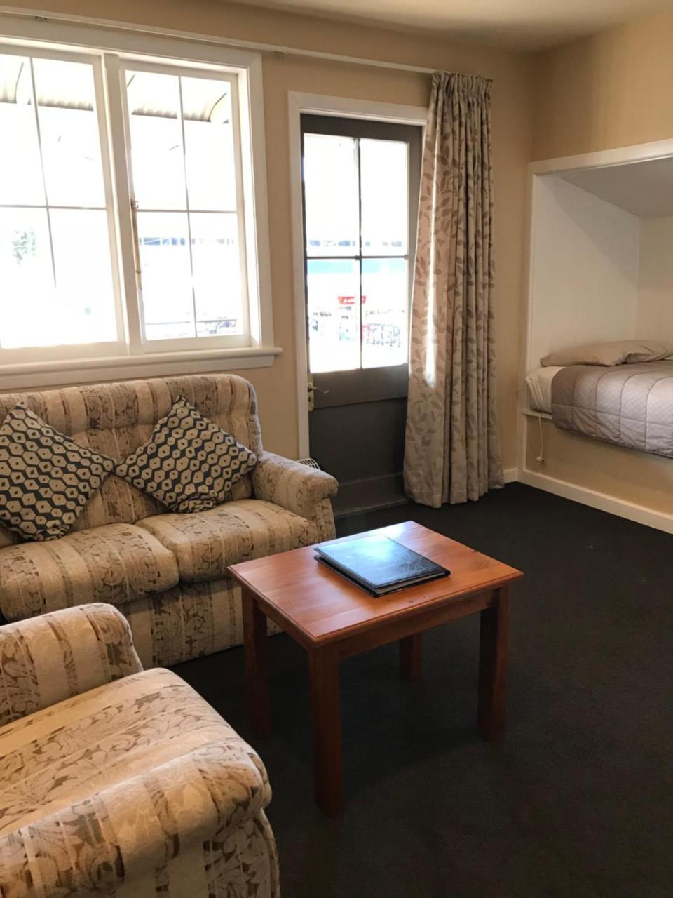 Lantern Court Motel Реефтон Экстерьер фото